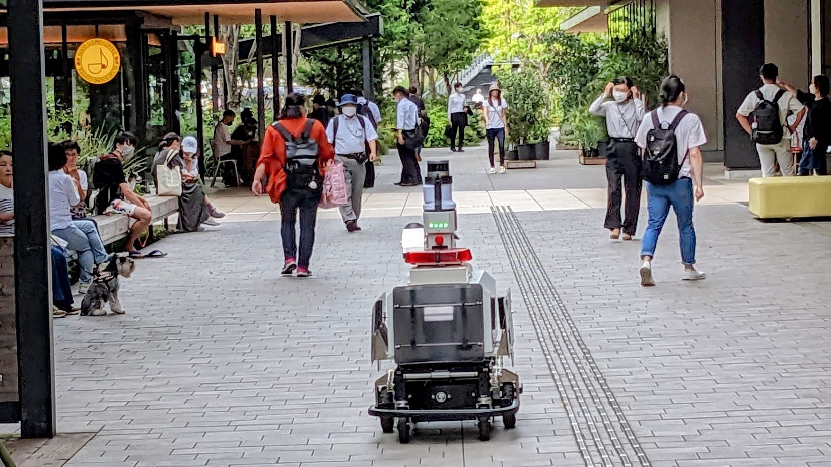 商業施設でのロボット実証実験
